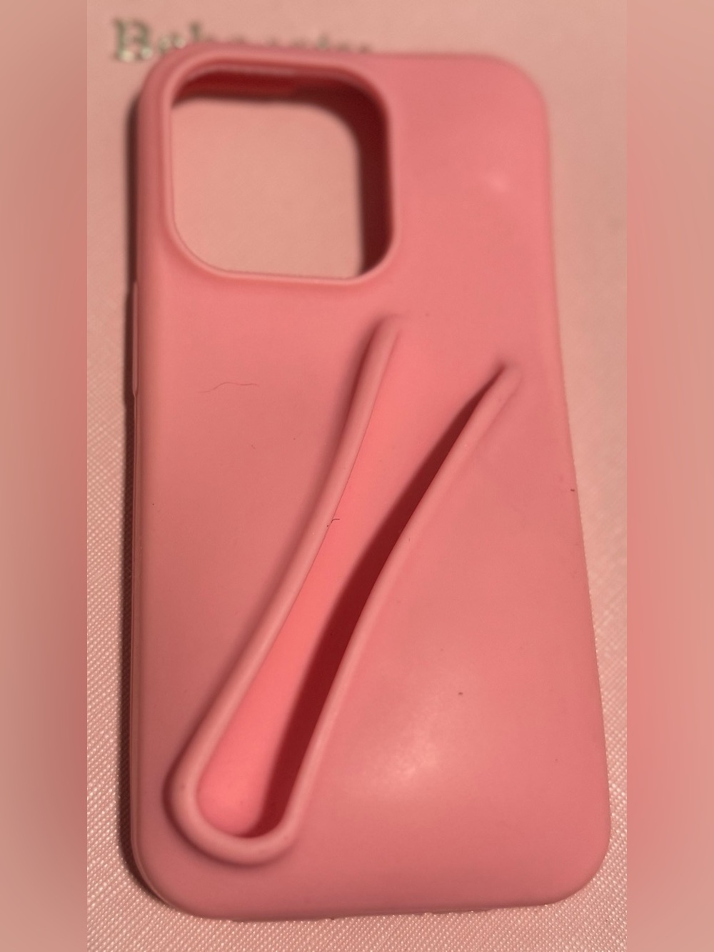 iPhone 13Pro
Pink Silicone Phone Case with Built-In Stand